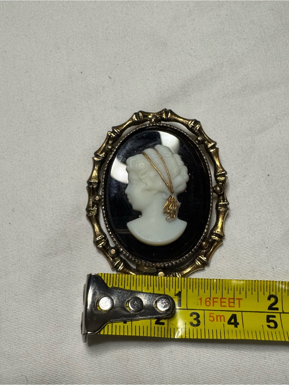 vintage cameo brooch white carved lady black background Brooch/Pendant Bamboo - Picture 3 of 3